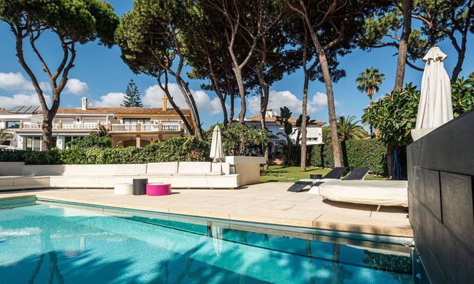 Cabopino Casa | Maravillosa casa de vacaciones para 10 personas con piscina privada, A/C, WIFI y patio