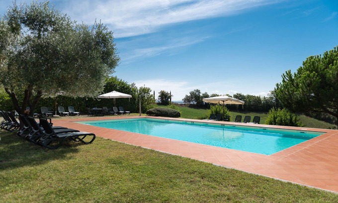 Siena Villa | Estupenda casa de vacaciones con piscina, WIFI, TV, mascotas permitida y aparcamiento