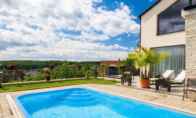 Lany Villa | Estupenda casa de vacaciones con WIFI, piscina, TV, balcón, vista panorámica y aparcamiento