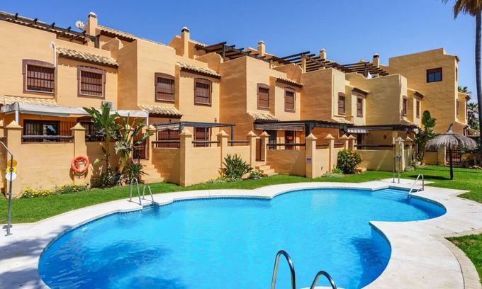 Marina de Casares Casa | Estupenda casa de vacaciones con A/C, WIFI, piscina, TV, terraza, mascotas permitida y aparcamiento
