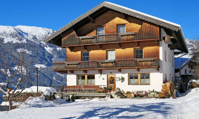 Hainzenberg Villa | Preciosa casa de vacaciones para 7 personas con WIFI, TV, balcón y aparcamiento