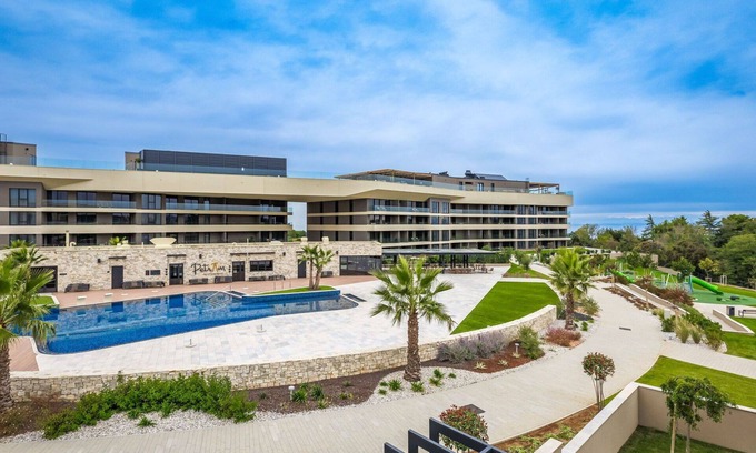 Crveni Vrh Casa | Maravillosa casa de vacaciones para 8 personas con WIFI, jacuzzi, A/C, piscina, TV y terraza