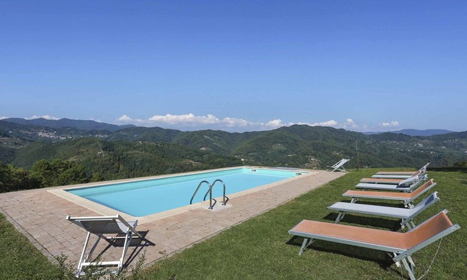 Villabuona Villa | Casa de vacaciones con piscina privada, WIFI, TV, veranda, vista panorámica, cerca de Lucca