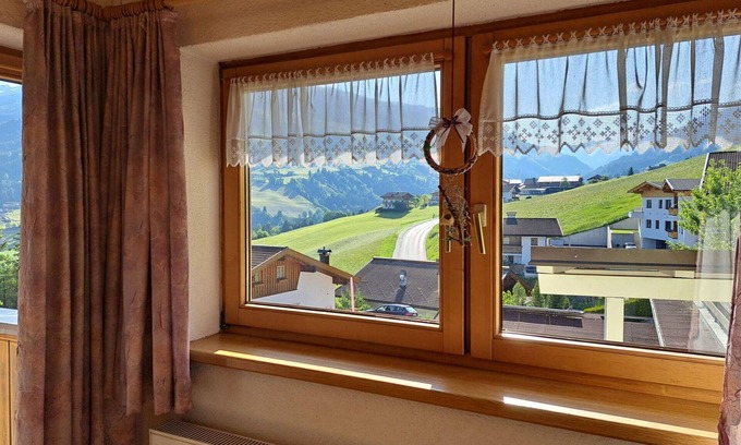 Hainzenberg Casa | Maravillosa casa de vacaciones para 12 personas con TV, balcón y aparcamiento