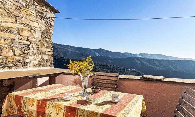 Valloria Casa | Preciosa casa de vacaciones para 4 personas con WIFI, terraza y vista panorámica