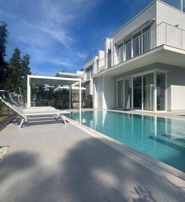 Isola Albarella Villa | Stunning villa with pool and lagoon view