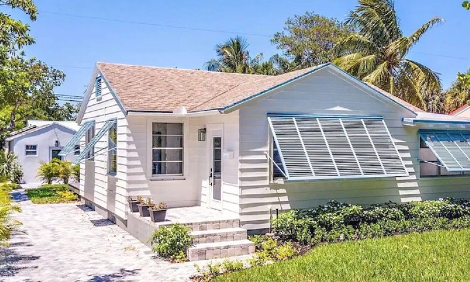 Poiciana Park II Casa | Stunning W Palm Beach Home and Guesthouse