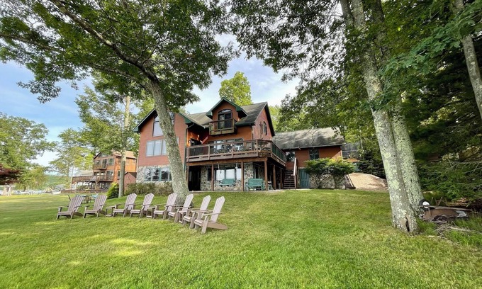 Tafton Casa | Stunning Wallenpaupack Lakefront with panoramic views and gentle slope