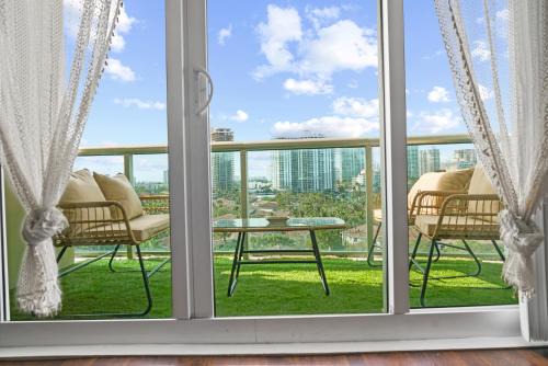 Sunny Isles Beach Apartamento | Stunning Water Views 1BR Condo with Pool and Tennis Court