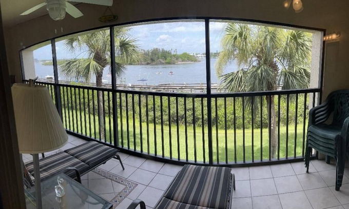 Bouchelles Island Condominio | Impresionante condominio frente al mar