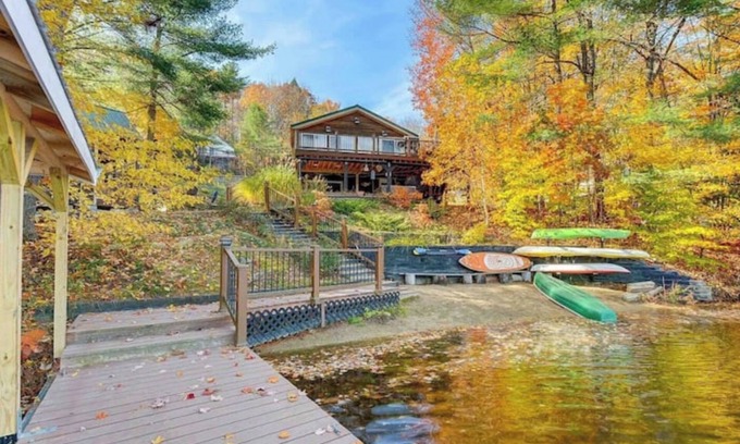 East Wakefield Casa | Stunning Waterfront Lake House!