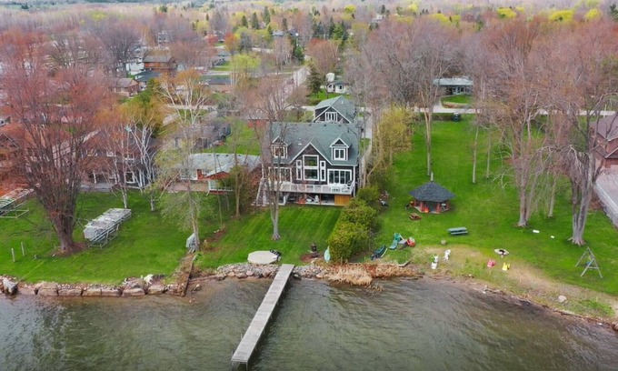 Innisfil Casa | Stunning Waterfront Luxurious Lakehouse .Great For Family Stays!