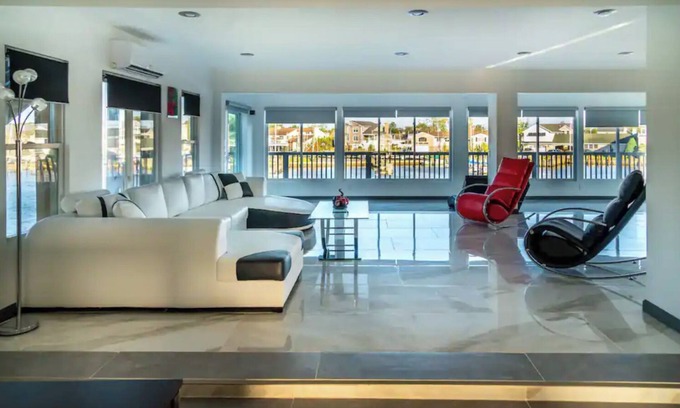 East Massapequa Casa | Stunning Waterfront Stay in Massapequa L.I