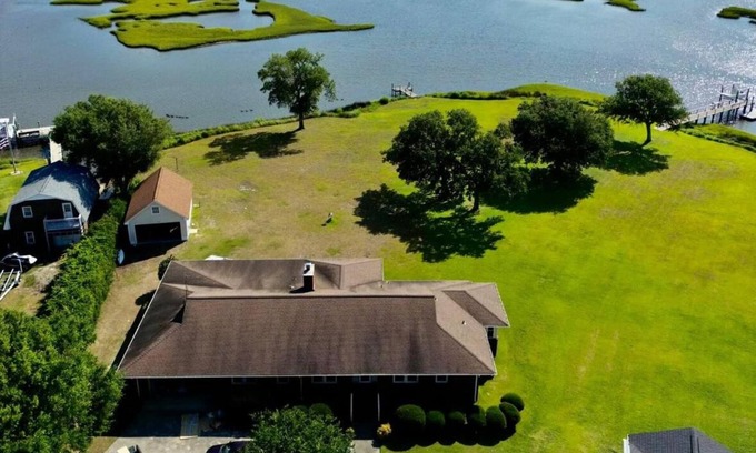 Hubert Casa | Stunning waterfront views; 4-bedroom house directly on Intracoastal waterway!
