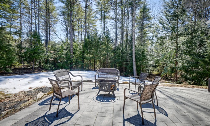 Wells Casa | Stunning Wells Home w/ Fire Pit & Porch!