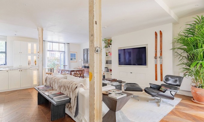Vassall Casa | Stunningly Curated 2BD House in Gated Mews