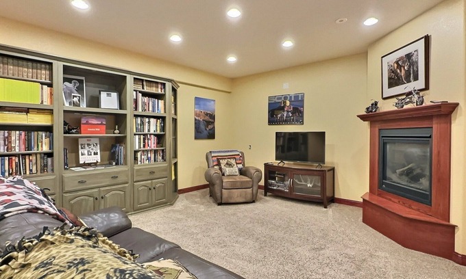 Sturgis Apartamento | Sturgis Neighborhood-Large Bedrooms-Patio-Views