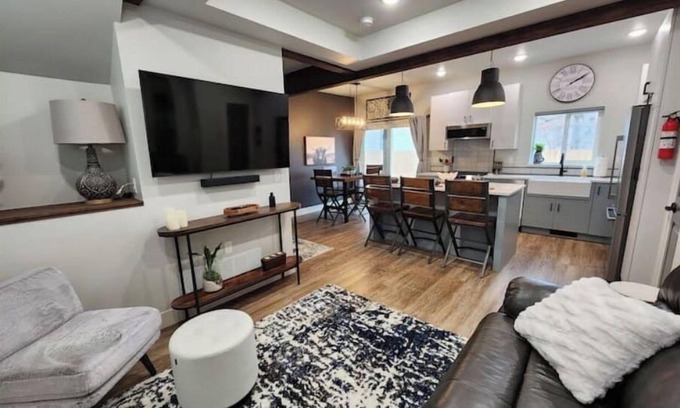 Helena Casa | Style and comfort in Helena! Easy access to any part of Helena. No cleaning fees