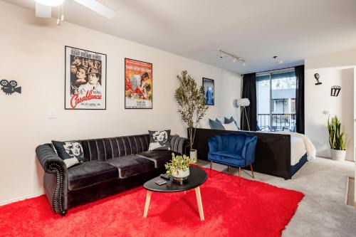 Los Feliz Apartamento | Style, Peace, Comfort in N Hollywood Next to Burbank Free Indoor Parking and Wifi