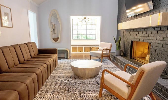 Southaven Casa | Styled, cozy residential retreat near town center