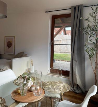 Gersthofen Apartamento | Stylisches Apartment mit Dachterrasse und Whirlpool