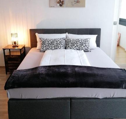Wiesdorf Apartamento | Stylisches kleines Studio -Zentral gelegen in Leverkusen Wiesdorf - Friedrich Ebert Platz 5a , 4te Etage mit Balkon-Kaution Pflicht-