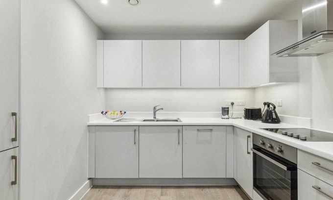Chelsea Riverside Apartamento | Stylish 1-Bed Haven in Exclusive Chelsea Harbour – Near River & King’s Road