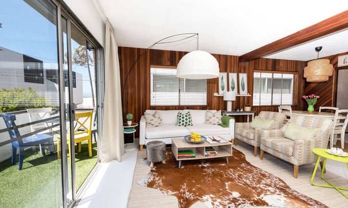 Silver Strand Apartamento | Stylish 1-bedroom, Just Steps to Beach in Marina del Rey Peninsula