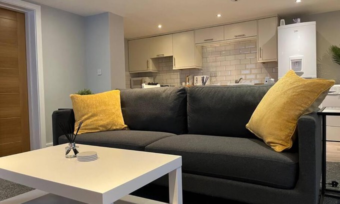 Trafford Apartamento | Stylish 1 Bedroom, 2 bed Basement Flat With Free Parking