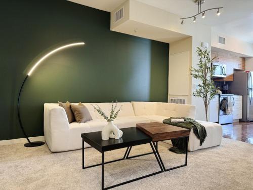 Mid-Wilshire Apartamento | Stylish 1 Bedroom Apartment in LA with Free Parking - 10 Minutes away from Ceders Sinai