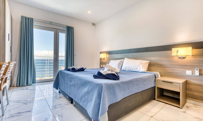 Bugibba Apartamento | Stylish 1-Bedroom Studio Bay Square 3