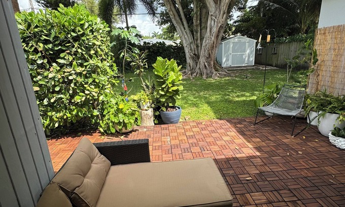 Miami Shores Apartamento | Stylish 1bedroom and bath studio with private entrance and parking. Central