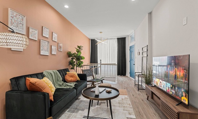 Old City Condominio | Stylish 1BR/2BA Near Liberty Bell