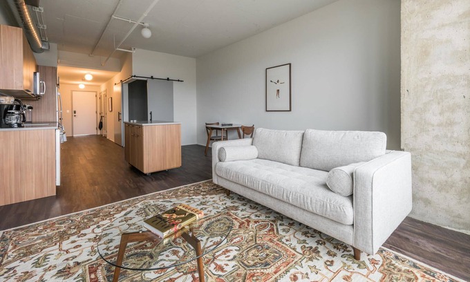 Eisenhower East Apartamento | Stylish 1BR at The Foundry w/ Concierge + Lounge