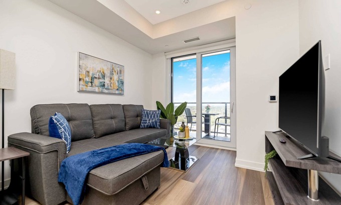 Kitchener Condominio | Stylish 1BR Condo w Balcony & Skyline Views