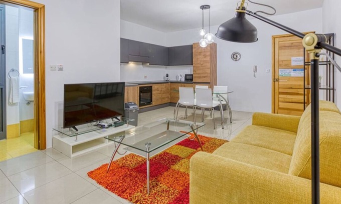 St. Andrew's Apartamento | Stylish 1BR home with full amenities in Swieqi!