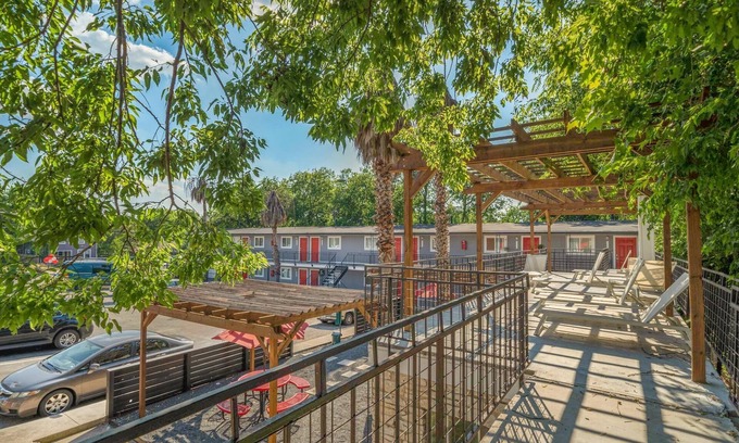 Highland Apartamento | Stylish 1BR Near UT Highland Evonify