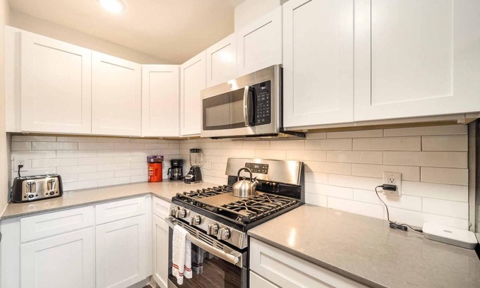 Highland Apartamento | Stylish 1BR Near UT Highland Evonify