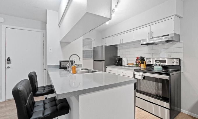 North Loop Apartamento | Stylish 1BR Near UT Highland Evonify
