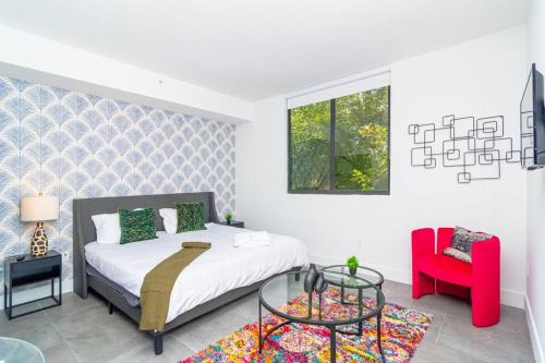 East Little Havana Apartamento | Stylish 1BR Suite with King Bed Walk to Marlins Park & Brickell