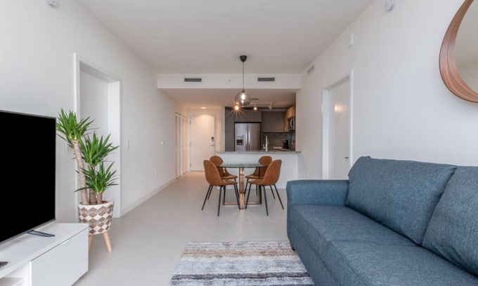Doral Apartamento | Stylish 1BR with Balcony | Heart of Downtown Doral