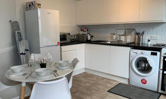 Stansted Apartamento | Stylish 2 Bedroom Cottage in Bishop's Stortford by BookedUK