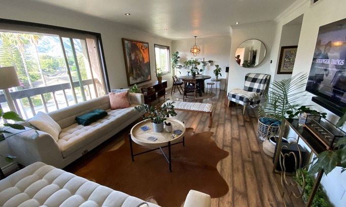 Azusa Condominio | Stylish 2 bed 2 bath condo with a pool