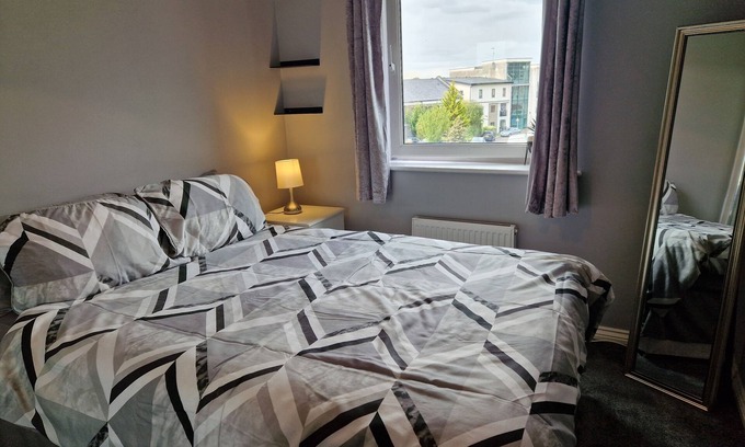 Coventry Apartamento | Stylish 2-Bed Apartment - Sleeps 4, Parking & WiFi
