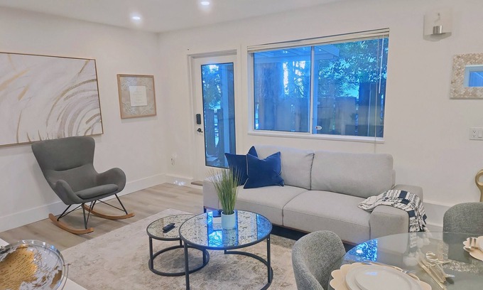 Upper Lonsdale Casa | Stylish 2 Bed Garden Suite w/ yard and gazebo in Upper Lonsdale (great access)