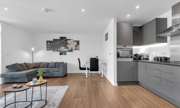 Dartford Apartamento | Stylish 2-bedroom Apartment with City Views & Cosy vibe.