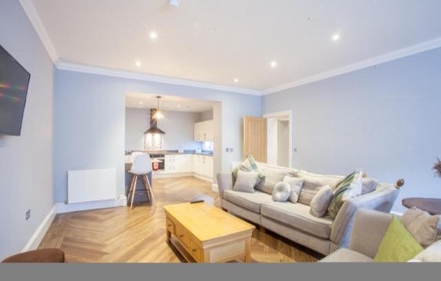 Kelvinbridge Apartamento | Stylish 2 Bedroom Apartment In Park Circus, West End