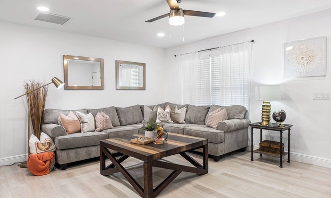 East Naples Casa | Stylish 2 bedroom Close to beaches, parks and downtown Naples