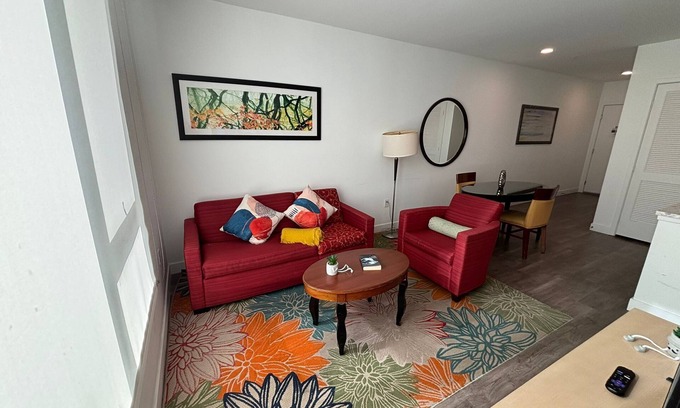 Koreatown Hotel | Stylish 2-Bedroom Deluxe Apart-Hotel in the Heart of Koreatown