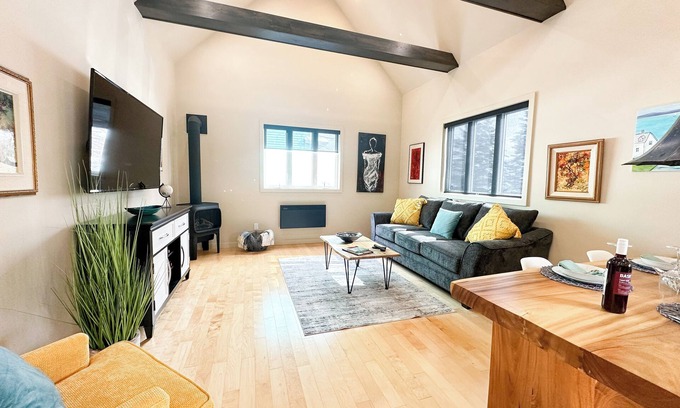 Saint John Casa | Stylish 2-Bedroom Getaway at The Red Door | Modern Amenities & Cozy Vibes